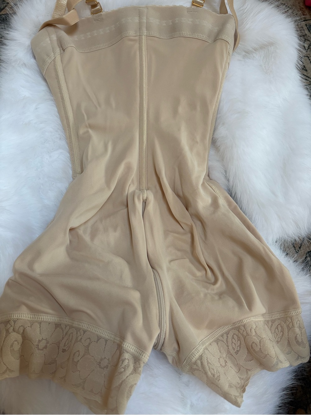 Seamless High-Waist Shaping Bodysuit in Beige
